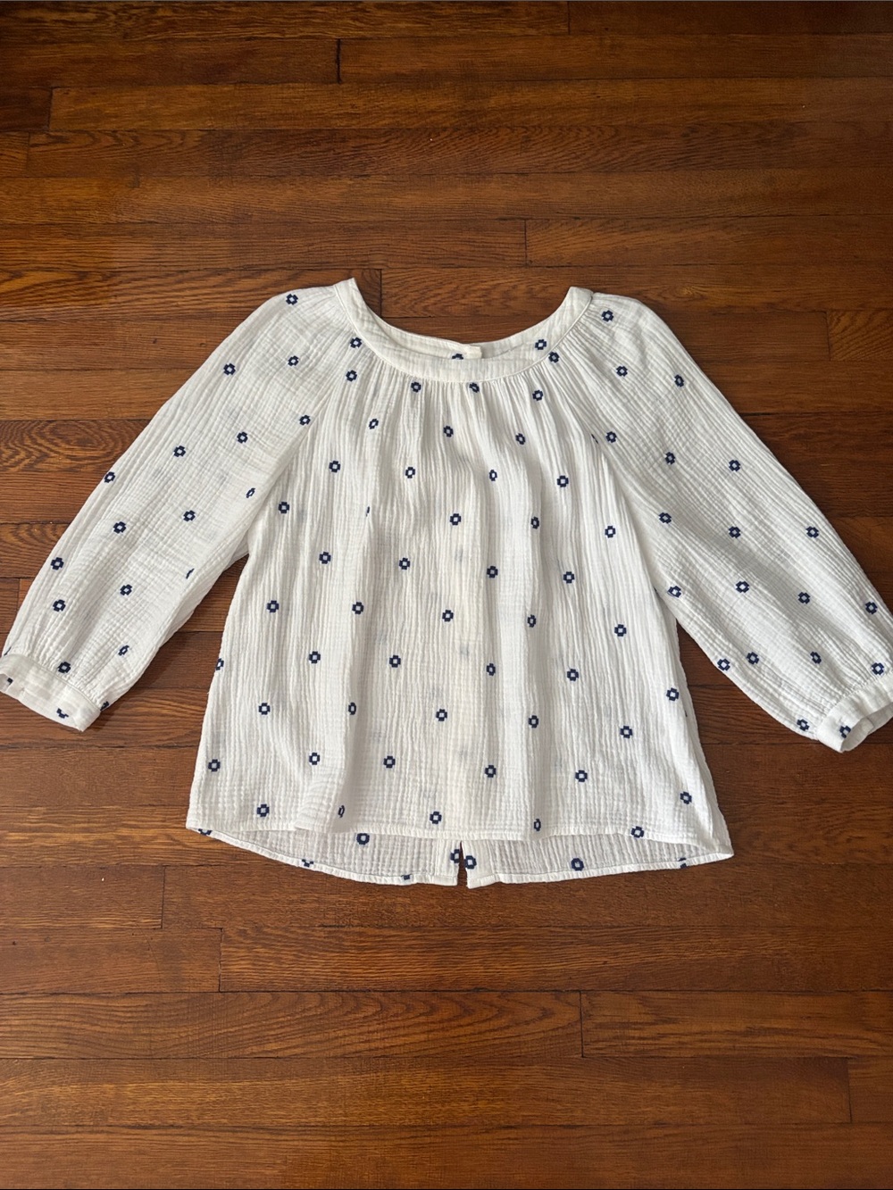 Embroidered lightspun wide-neck cuff sleeved top